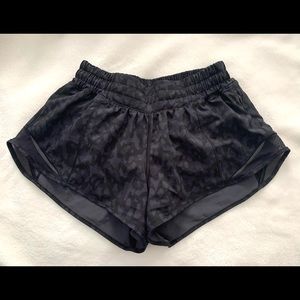 Lululemon Hotty Hot Short II